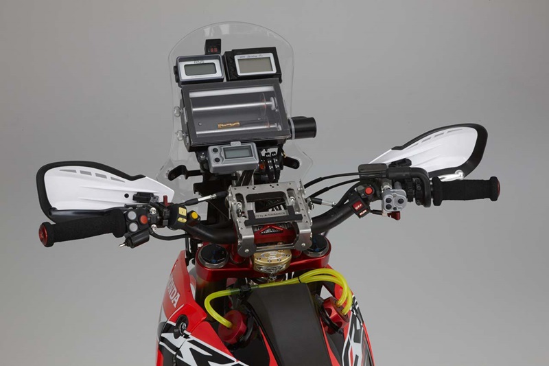 Раллийный мотоцикл Honda CRF450 Rally 2014 (студийные фото)