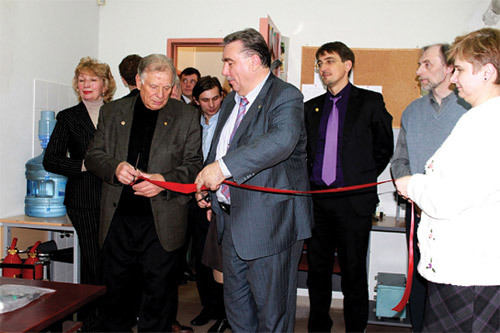 The honor of cutting the symbolic red ribbon was provided Zhores Alferov and Vyacheslav Bykov