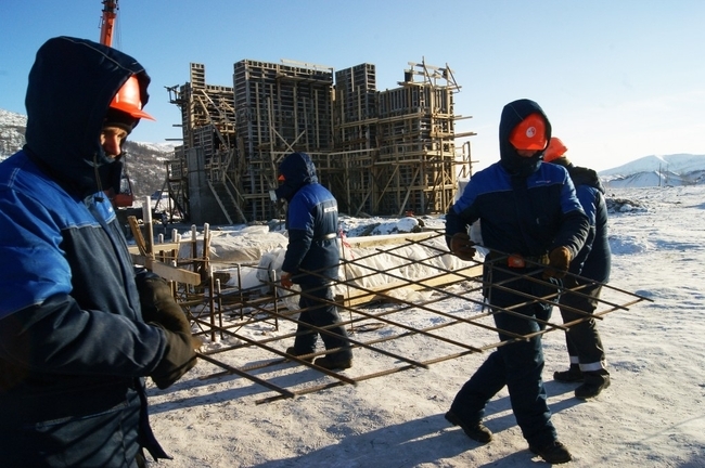 Pavlik on the field has already started building the walls of the main building gold recovery plant (November 2012)