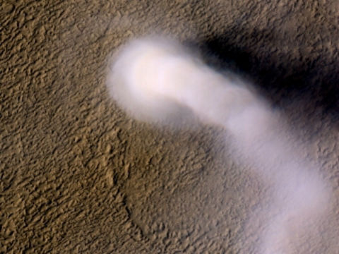Пылевой вихрь на Марсе.