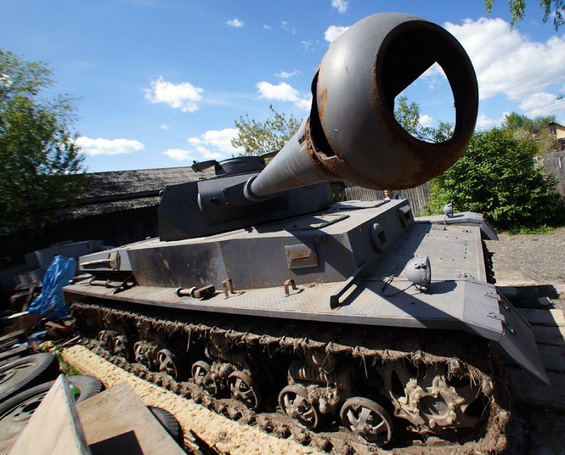 Екатеринбуржец построил танк из старых тракторов. Фоторепортаж