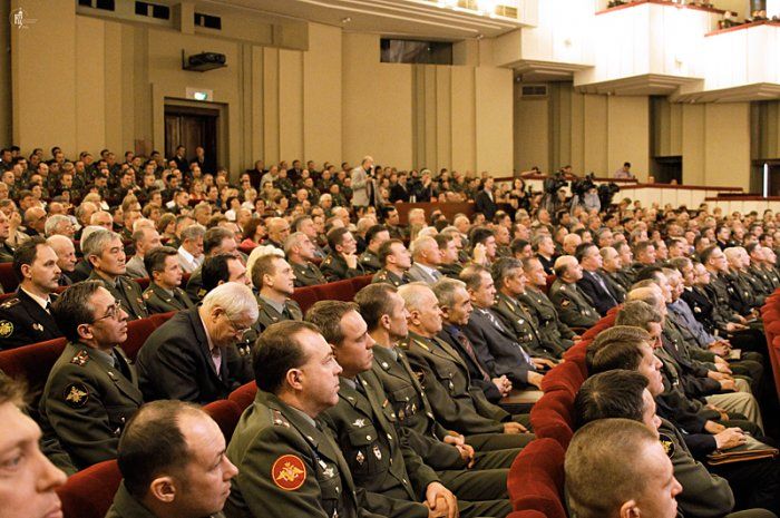 Российскую армию продолжают "воцерквлять". Нужны ли армии "военные капелланы" (опрос)?