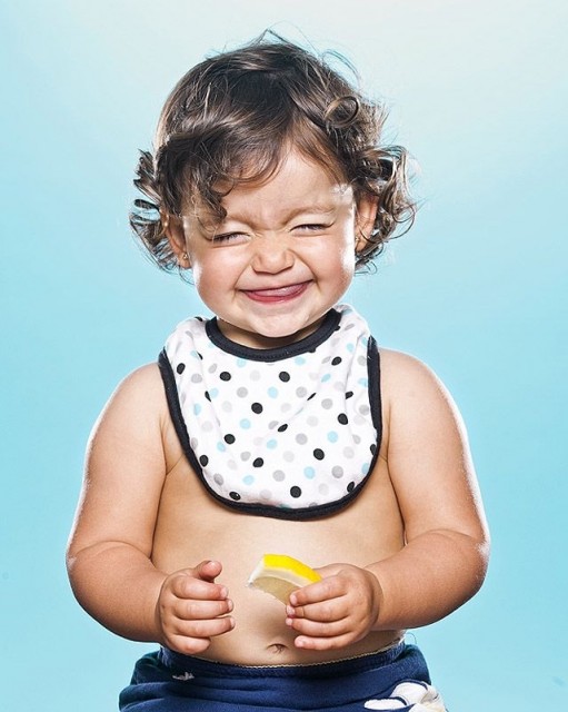 Реакция детей на первое знакомство с лимоном