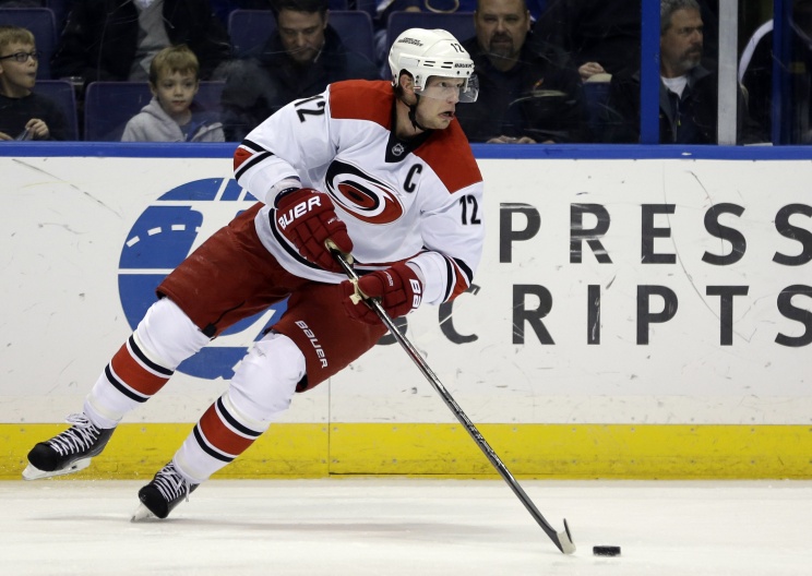 Форвард "Каролины" Эрик Стаал признан первой звездой игрового дня чемпионата НХЛ