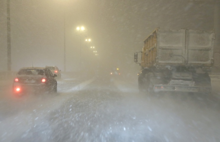 Из-за снегопада в ЕАО ограничено движение пассажирского и грузового транспорта