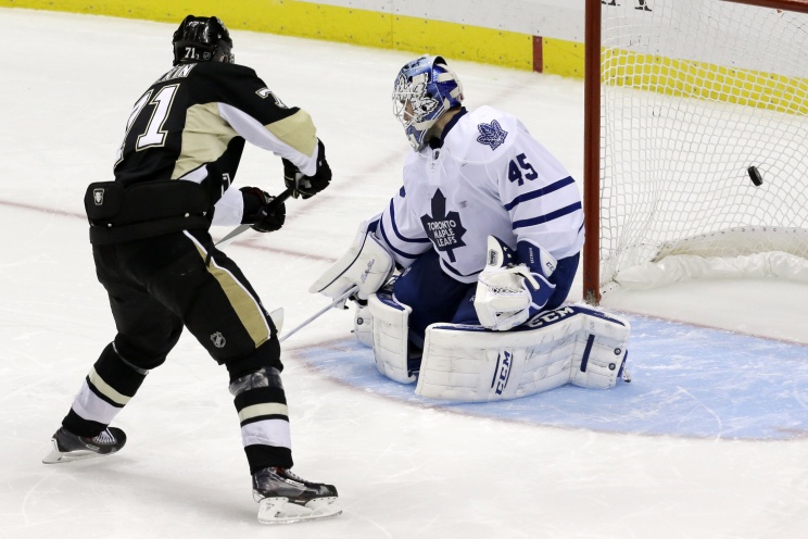 Две шайбы Евгения Малкина помогли "Питтсбургу" обыграть "Торонто" в матче НХЛ