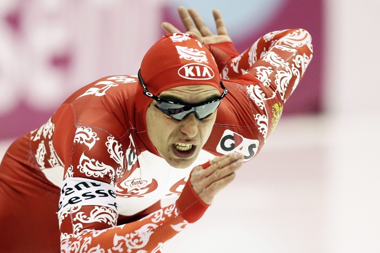 Российский конькобежец Артем Кузнецов одержал победу на дистанции 500 м на этапе КМ