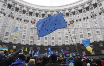Лидеры оппозиции Украины призвали митингующих к бойкоту парламента и правительства