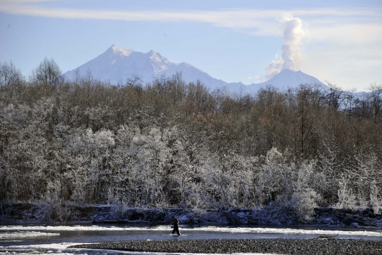 Вулкан Шивелуч на Камчатке выбросил пепел на высоту 10 километров