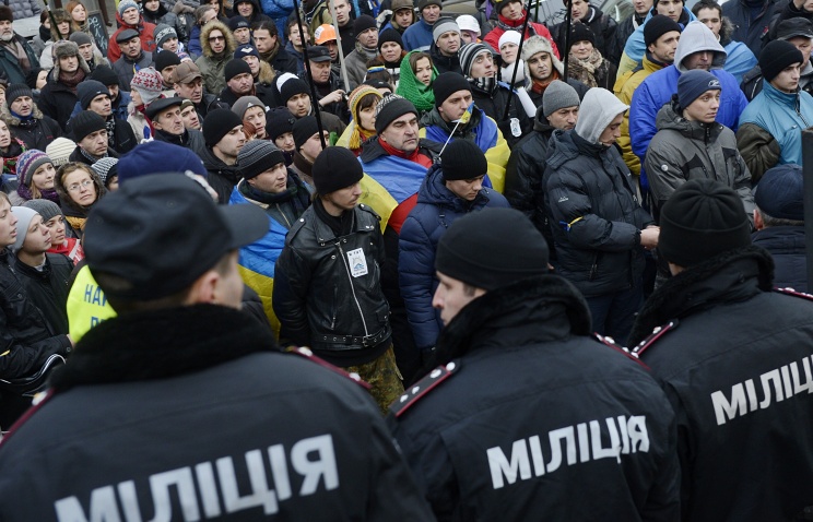 Глава МВД Украины запретил милиции применять силу в отношении митингующих