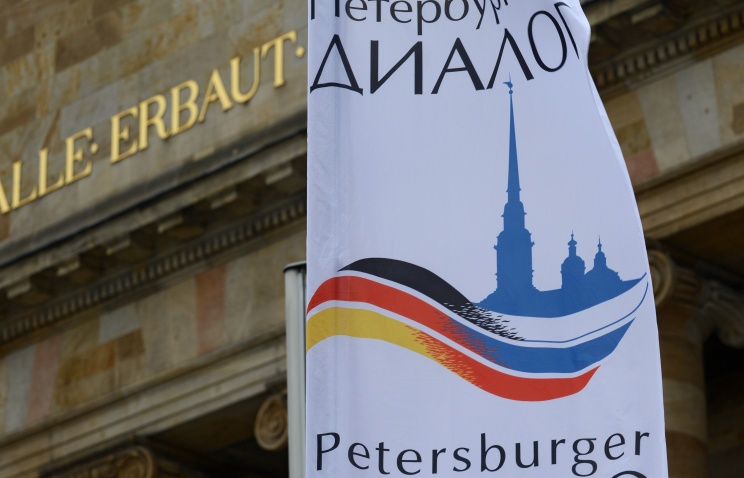 Путин поприветствовал участников форума "Петербургский диалог"