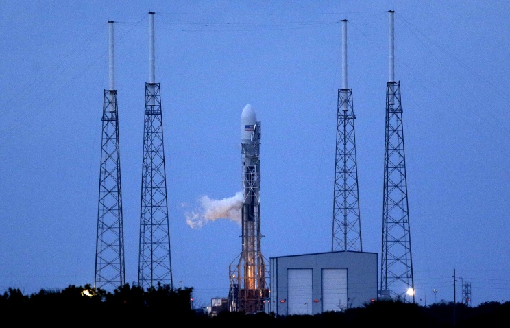 Компания SpaceX с третьей попытки вывела в космос свой первый коммерческий спутник