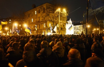 На площади Независимости в Киеве началась "пересменка"