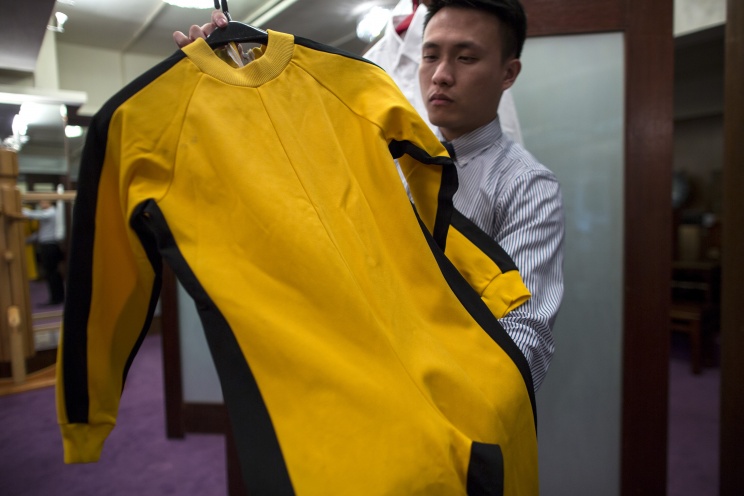 Желто-черный костюм Брюса Ли продан на аукционе в Гонконге за 100 тыс. долларов