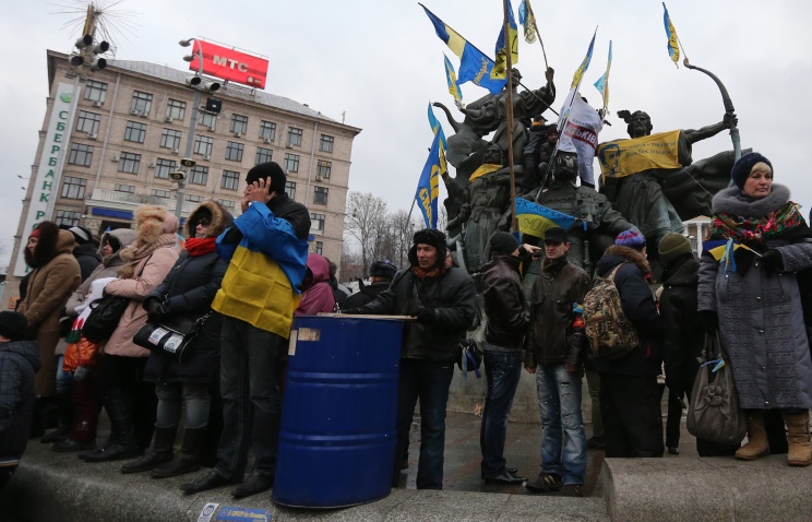 Митингующие в Киеве избрали "революционного коменданта" столицы Украины