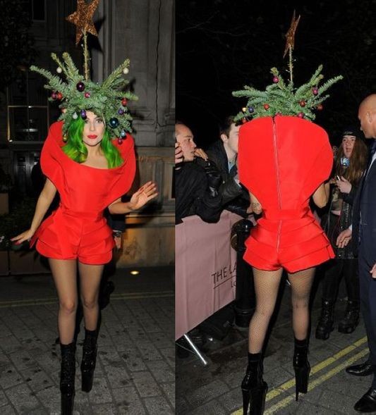 Леди Гага "стала елкой"