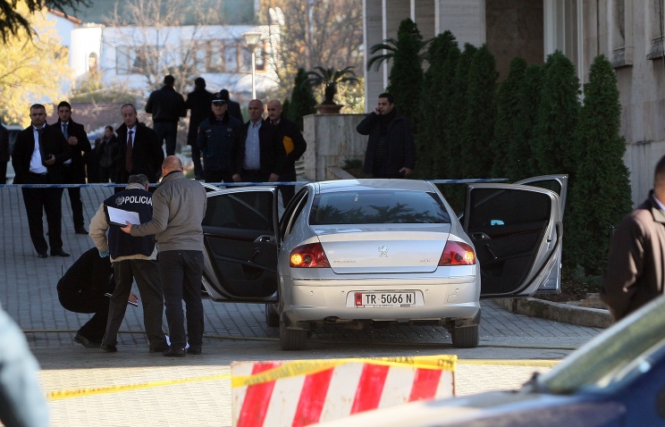 Албанская полиция обнаружила бомбу около здания правительства страны
