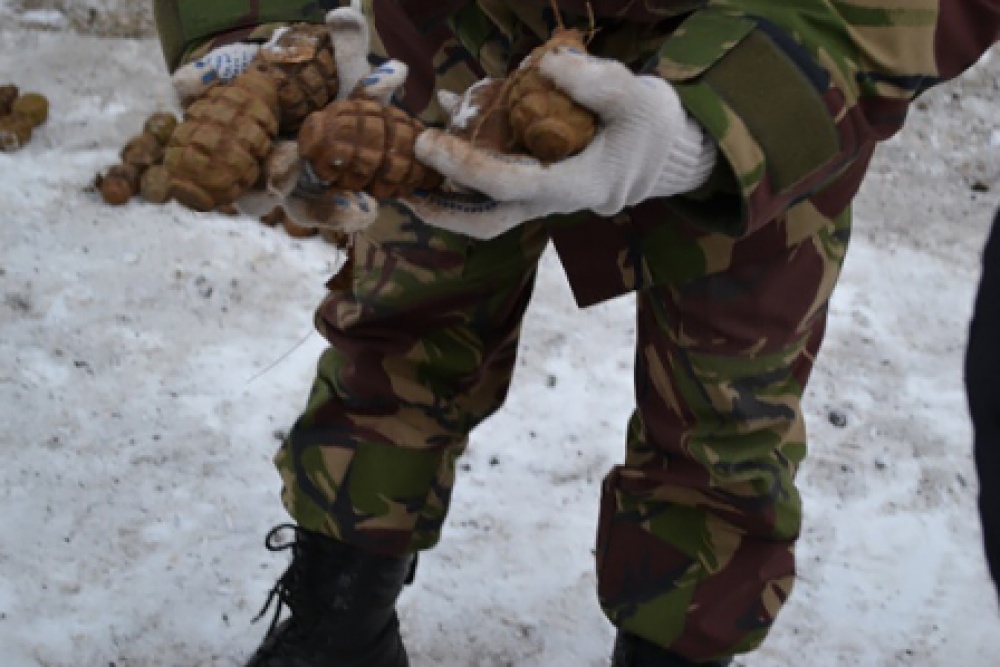 Житель Оренбурга нашел в пригородном лесу более 600 гранат и сдал их в полицию