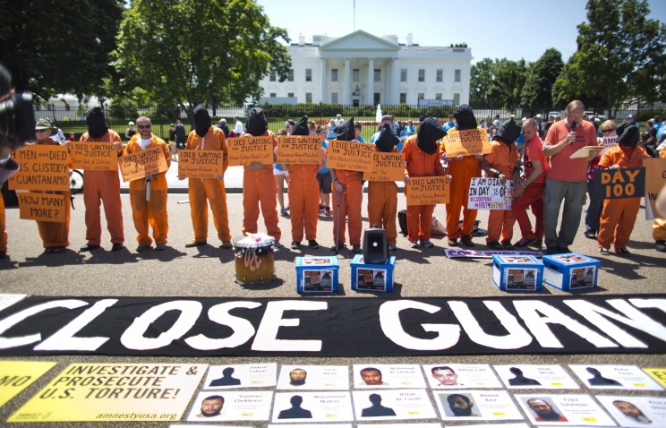 Конгресс США ослабил ограничения на перевод заключенных Гуантанамо в другие страны