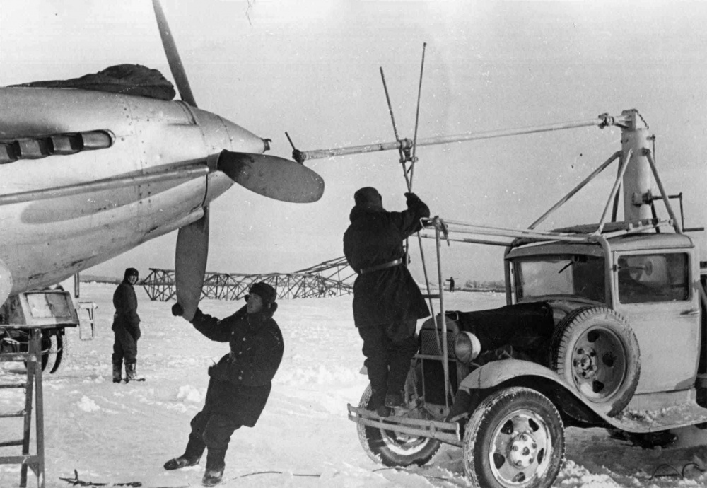 Ленинград, 21 декабря 1943: Советские летчики наносят удары в глубине немецкой обороны