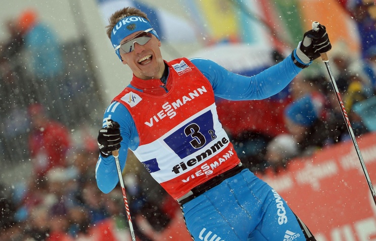 Российский лыжник Никита Крюков выиграл спринт на этапе Кубка мира в Италии