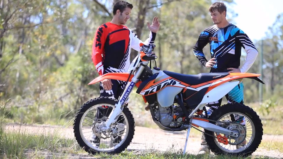 Адам Риманн и Тоби Прайс испытали эндуро аксессуары KTM (видео)