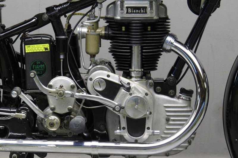 Старинный мотоцикл Bianchi Stelvio 250 1949