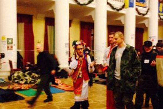 Ксения Собчак в национальном украинском костюме гуляла по Евромайдану