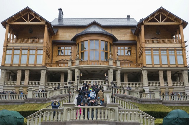 Фото из резиденции президента Виктора Януковича — золотой унитаз пока не нашли
