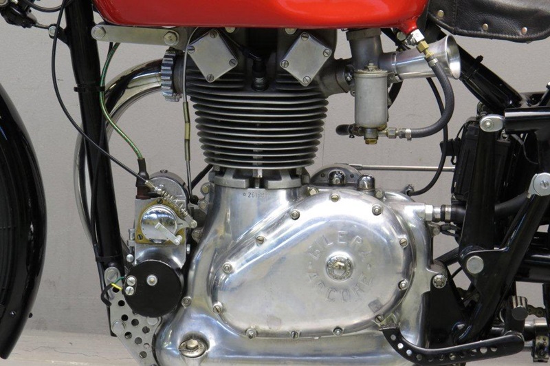 Старинный мотоцикл Gilera Saturno Competizione 1949