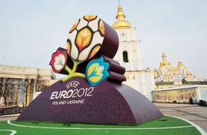 Украина: болельщикам и туристам рекомендуют заранее забронировать отели на Евро-2012