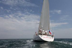 Французские путешественники совершили «кругосветку» на яхте в рекордные сроки