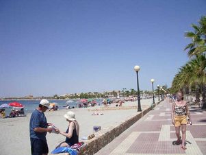 На севере Испании закрыли пляжи