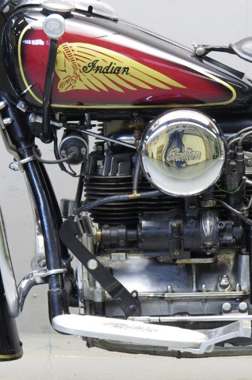 Старинный мотоцикл Indian 438 1938