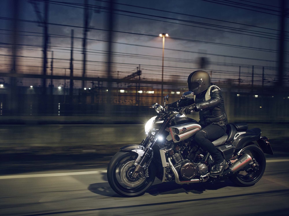 Юбилейный мотоцикл Yamaha VMAX Carbon 2015