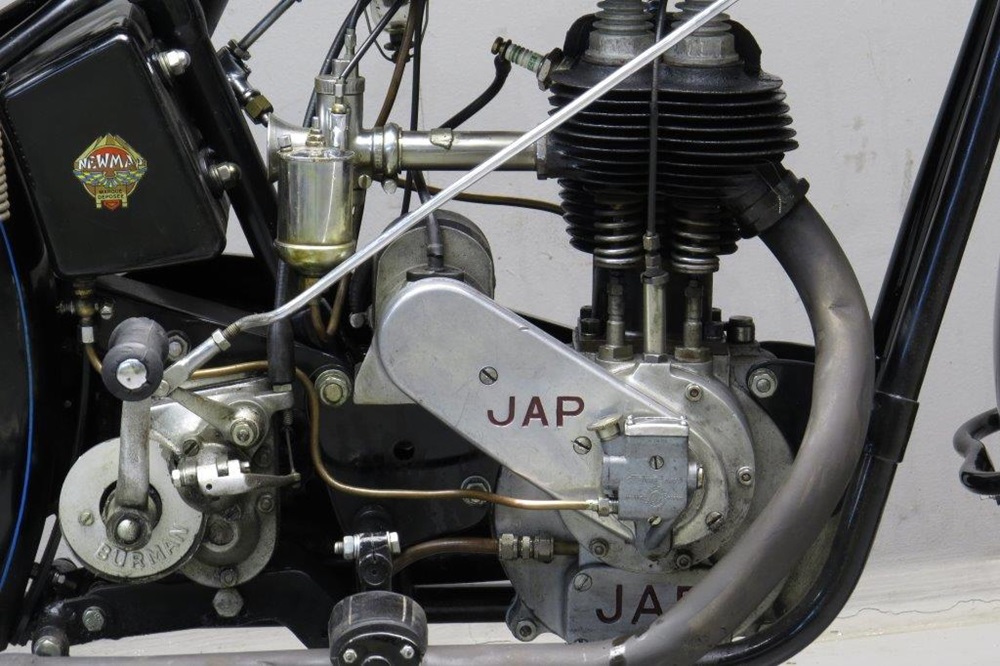 Старинный мотоцикл New Map JT3 1930