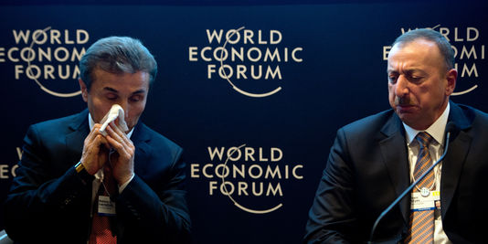 Der name des aserbaidschanischen präsidenten Ilham Aliyev (rechts) erscheint mehrmals in vier holdings basieren auf den britischen Jungferninseln. Hier, beim World Economic Forum 2013, gemeinsam mit der georgische ministerpräsident Bidzina Ivanishvili.