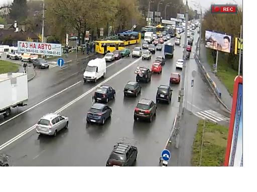 В Киеве столкнулись четыре автомобиля и маршрутка