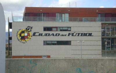 Федерация футбола Испании приостанавливает все внутренние турниры