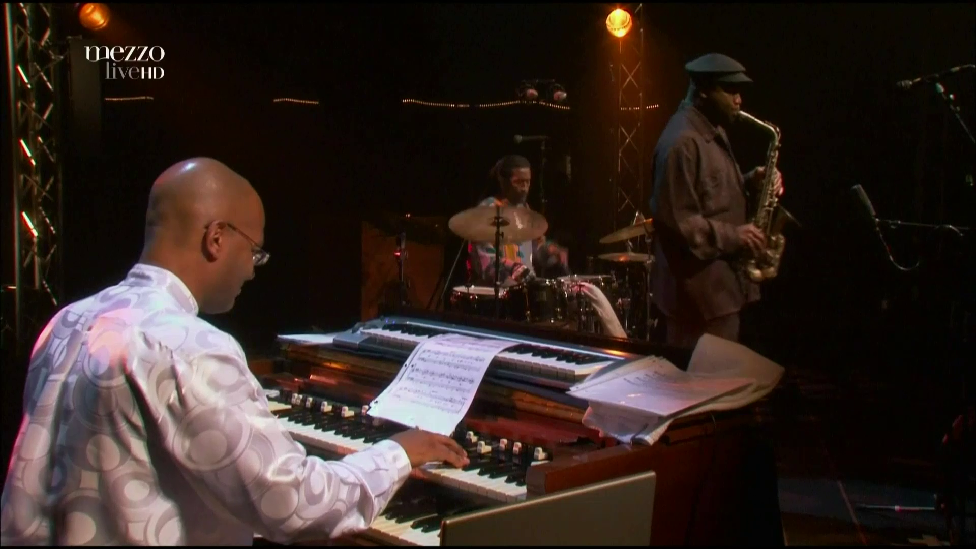 2011 James Carter Organ Trio - Live at Jazz en Tete [HDTV 1080p] 9