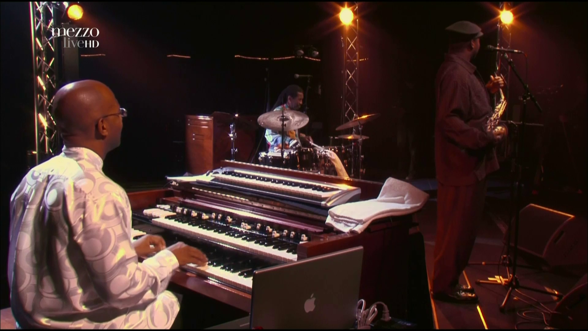 2011 James Carter Organ Trio - Live at Jazz en Tete [HDTV 1080p] 11