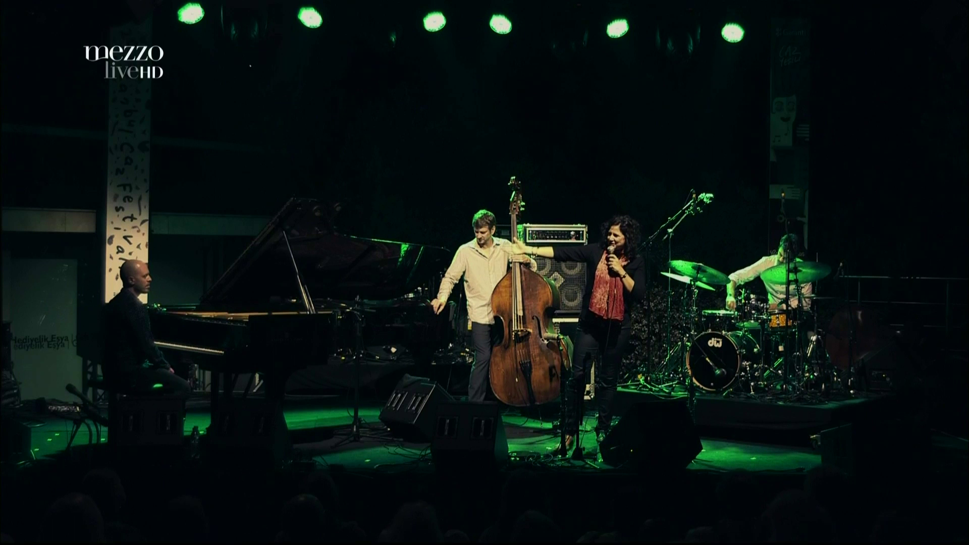 2013 Anat Cohen Quartet - At Istanbul Jazz Festival [HDTV 1080p] 10
